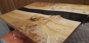 Photo de galerie - Fabrication d'une table en résines epoxy.