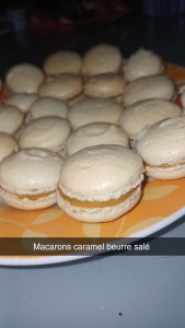 Photo de galerie - Macarons caramel beurre salé 