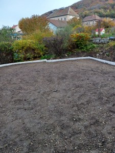 Photo de galerie - Création de terrain pour pelouse + pose de bordure de jardin 