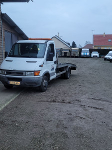 Photo de galerie - Dépanneur sérieux pour tout transport de véhicules petites et longues distances 
