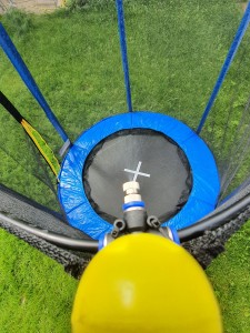 Photo de galerie - Système de brumisation installé sur le trampoline 