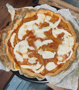 Photo de galerie - Tarte tomates +poivron jaune+oignon+ mozzarella 