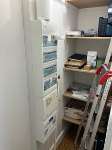 Photo de galerie - Coffret de communication fait sous le coffret avec switch 