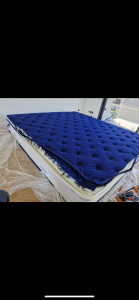 Photo de galerie - Matelas entièrement décousu réalisé en 2 étapes : en serrage des mousses puis repose du biais de soutien