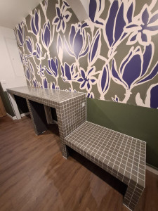 Photo de galerie - Meuble d'entrée réalisé en panneaux prêt à carreler puis recouvert de carreaux de 5×5