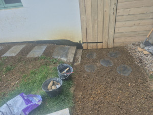 Photo de galerie - Pose de pat japonais et création de porte
 pour une cabane de jardin 