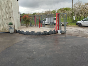Photo de galerie - Pose palis,pose d'un géotextile avec mise en place de gravier décoratif au télescopique 