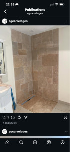 Photo de galerie - Douche à l italienne réalisé avec de travertin quatre  formats 