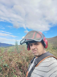 Photo de galerie - Je peux débroussailler votre jardin passer la tondeuse couper les haies mais je n'ai pas pas le matériel 