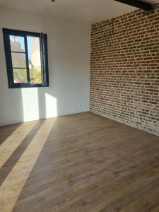 Photo de galerie - Pose d'un parquet. 