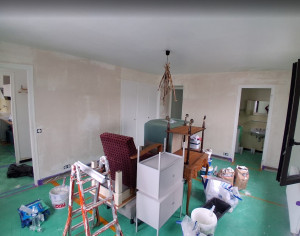 Photo de galerie - Réalisation de peinture intérieure avec finition soignée et travail propre.1