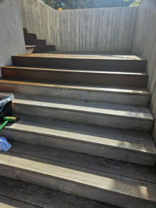 Photo de galerie - Nettoyage avec degriseur et application huile spéciale bois 
terrasse bois IPE 