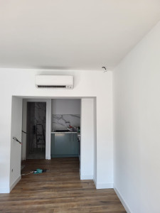 Photo de galerie - Bonjour, je m'appelle Zurab. Je cherche du travail. Je peux peindre, fabriquer du papier peint et faire plein d'autres choses pour la maison. Je serais ravi d'aider si besoin. Merci.