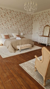Photo de galerie - Chambre dans un château, refaite a blanc après un mariage.