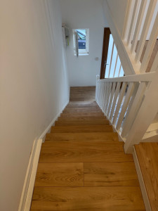 Photo de galerie - Pose de parquet sur escalier 