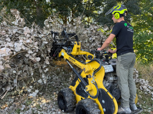 Photo de galerie - Travaux avec engins manutention de branches 
