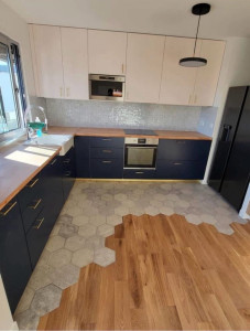 Photo de galerie - Cousine complet avec carrelage parquet