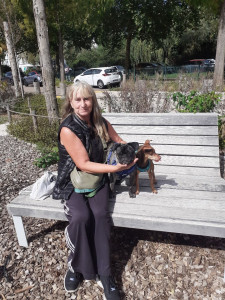 Photo de galerie - Denier jour de promenade avec les 2 petites chiennes adorable près du quai des docks.