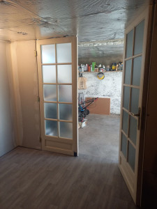 Photo de galerie - Installation porte de rénovation et fabrication de cloison en placo 