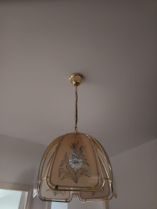 Photo de galerie - Installation d’un lustre avec raccordement électrique et fixation sécurisée. Travail propre et soigné. ?⚡