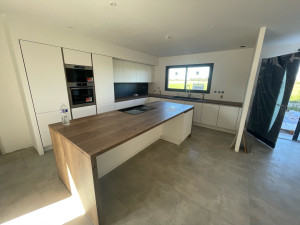 Photo de galerie - Pose d’une cuisine ixina 