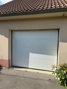 Photo de galerie - Pose d’une porte de garage motorisée