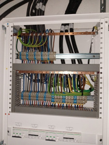 Photo de galerie - Cablage des tableaux 