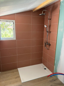 Photo de galerie - Rénovation d’une salle de bain : faïences , étanchéité , sanitaires 