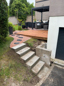 Photo de galerie - Terrase en bois plus escalier pour notre client 