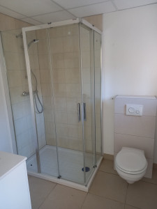 Photo de galerie - Salle de bain complète avec carrelage 