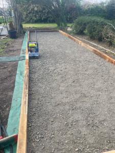 Photo de galerie - Pose des traverses en chêne et fond de forme en 0/30