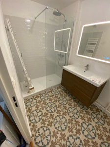 Photo de galerie - Création d’une Salle De Bain avec un receveur à la place d’une Baignoire