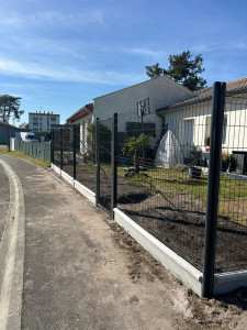 Photo de galerie - Installation grillage rigide et portillon