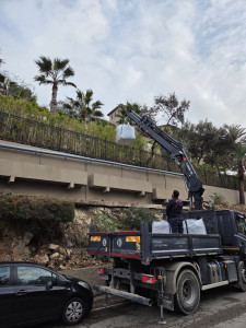 Photo de galerie - Livraison  par grutage