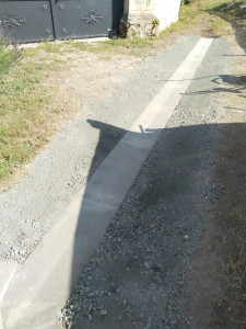 Photo de galerie - Pose d'un caniveau 