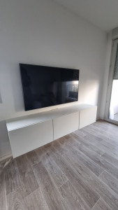 Photo de galerie - Fixation murale d'un meuble télé + un support télé.