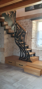 Photo de galerie - Escalier unique souhaitée par la cliente 