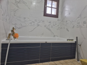 Photo de galerie - Pose baignoire création trappe de visite 