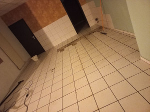 Photo de galerie - Nettoyage d un salon de coiffure avant 