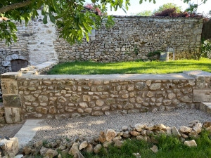 Photo de galerie - Coulage d’une semelle, plus montage du mur en pierre