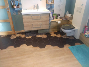 Photo de galerie - Parquet flottant fondu carrelage 