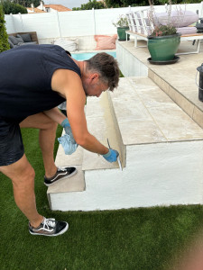 Photo de galerie - Pose de carrelage et joints extérieurs