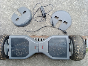 Photo de galerie - Réparation d' un Overboard,
changement de batterie et remise en état des connectiques.