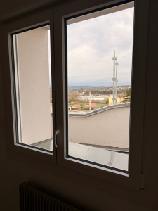 Photo de galerie - Nettoyage de vitres sur un fin de chantier 