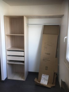 Photo de galerie - Assemblage de la garde-robe