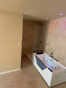 Photo de galerie - Peinture murale et pose de plinthes 