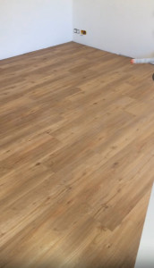 Photo de galerie - Pose de parquet pvc dans un salon 