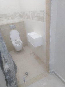 Photo de galerie - Pose des sanitaires