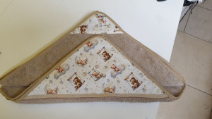 Photo de galerie - Cape de sortie de bain bébé 