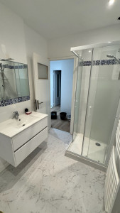 Photo de galerie - Faïence douche avec listel